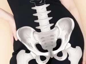 Squelette d'un bassin sur un silhouette féminine vêtue de noir